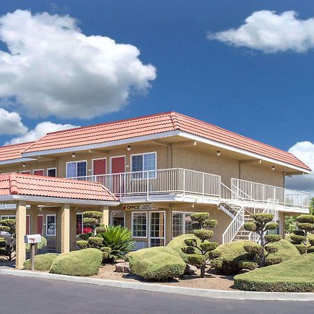Days Inn By Wyndham Turlock Exteriör bild