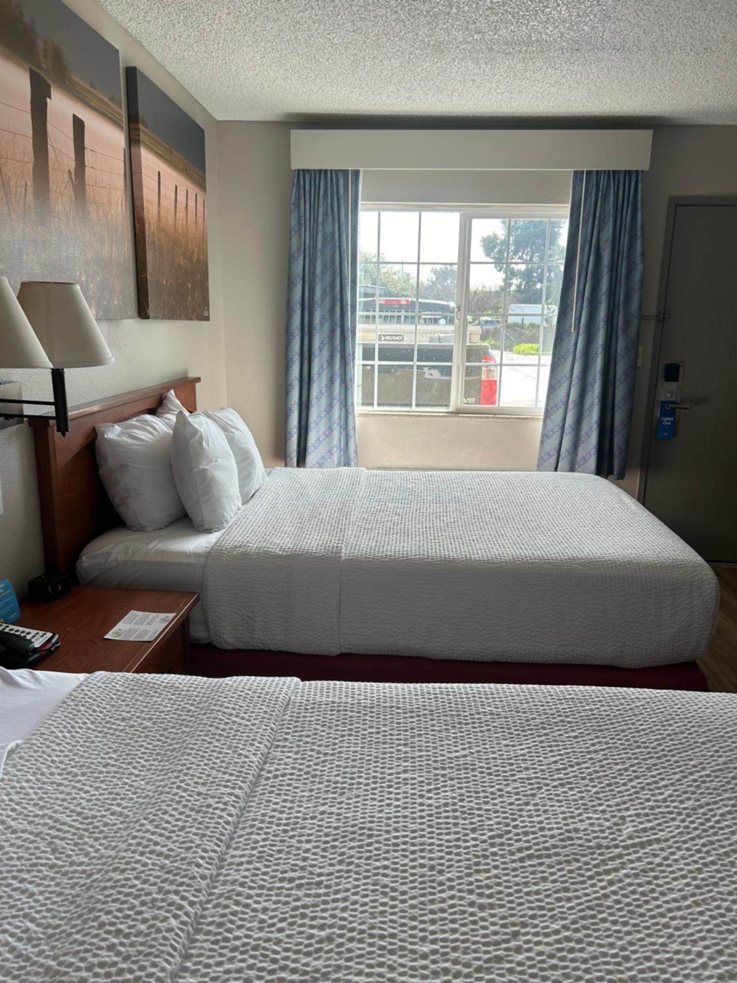 Days Inn By Wyndham Turlock Exteriör bild